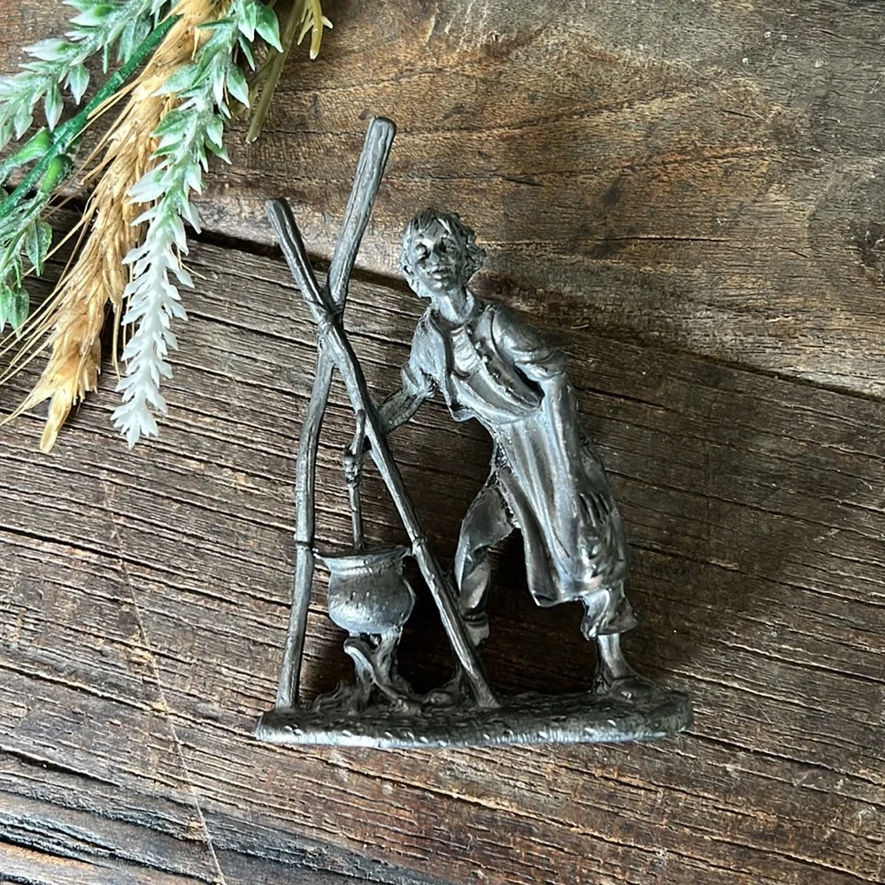 VINTAGE solid pewter fantasy figurine - 4” - Picture 7 of 9